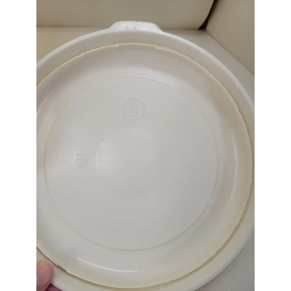Vintage Rubbermaid Servin Saver 10 Cup 2.4L Round Container Almond Lid #9